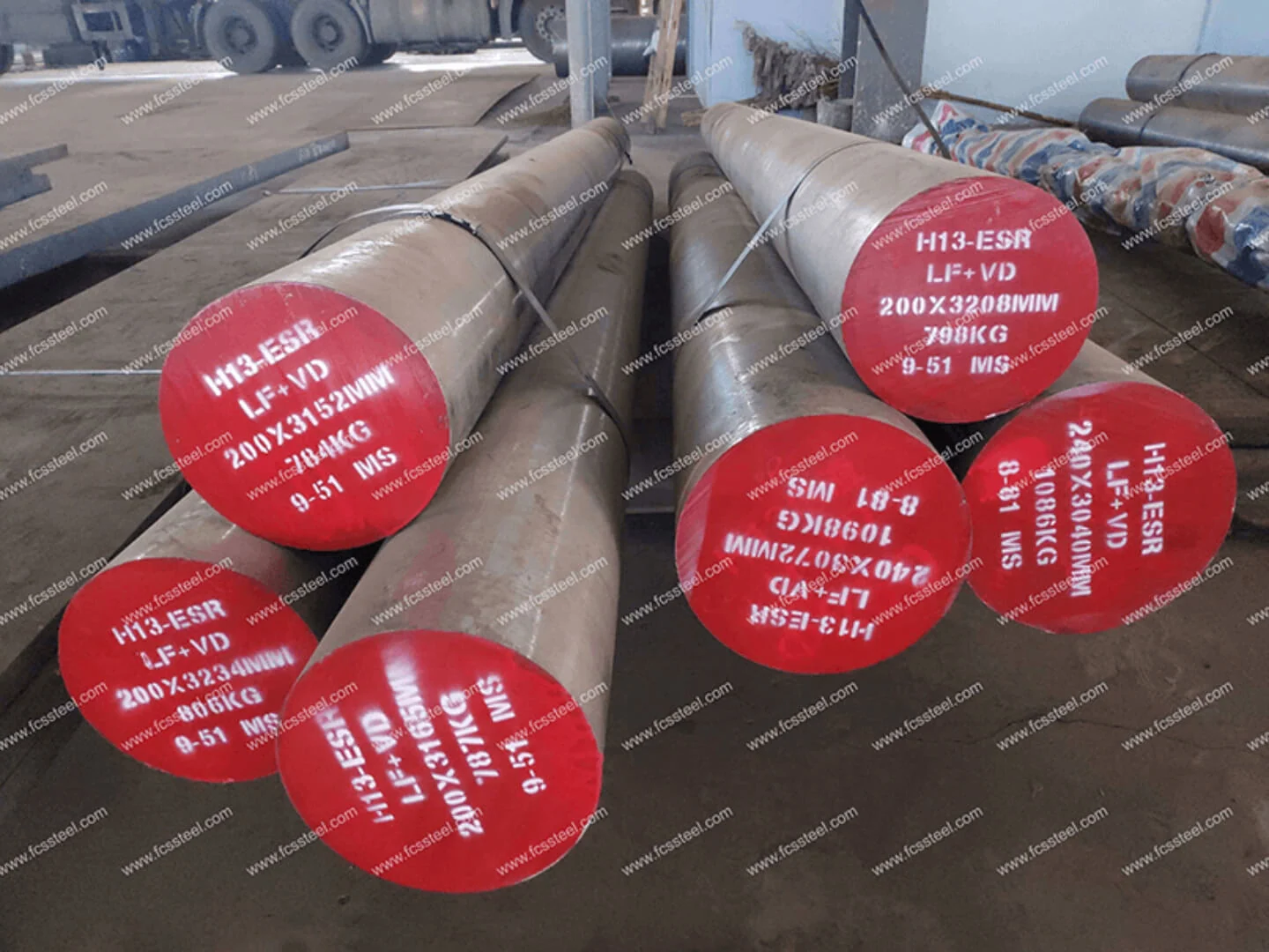Hot work round bar ends painted H13-ESR with section, weight and heat number
